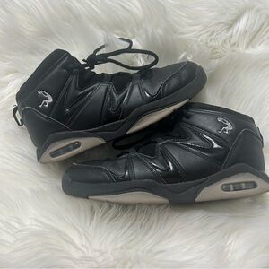 Size 4.5 Big Boys Black Shaq Basketball Shoes E2